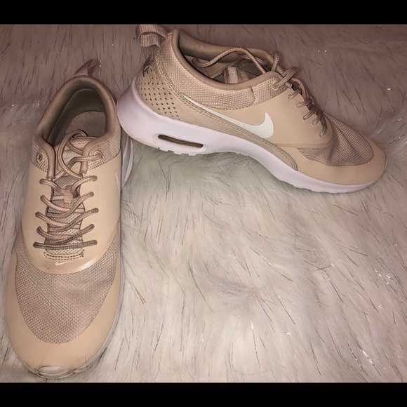 tan tennis shoes
